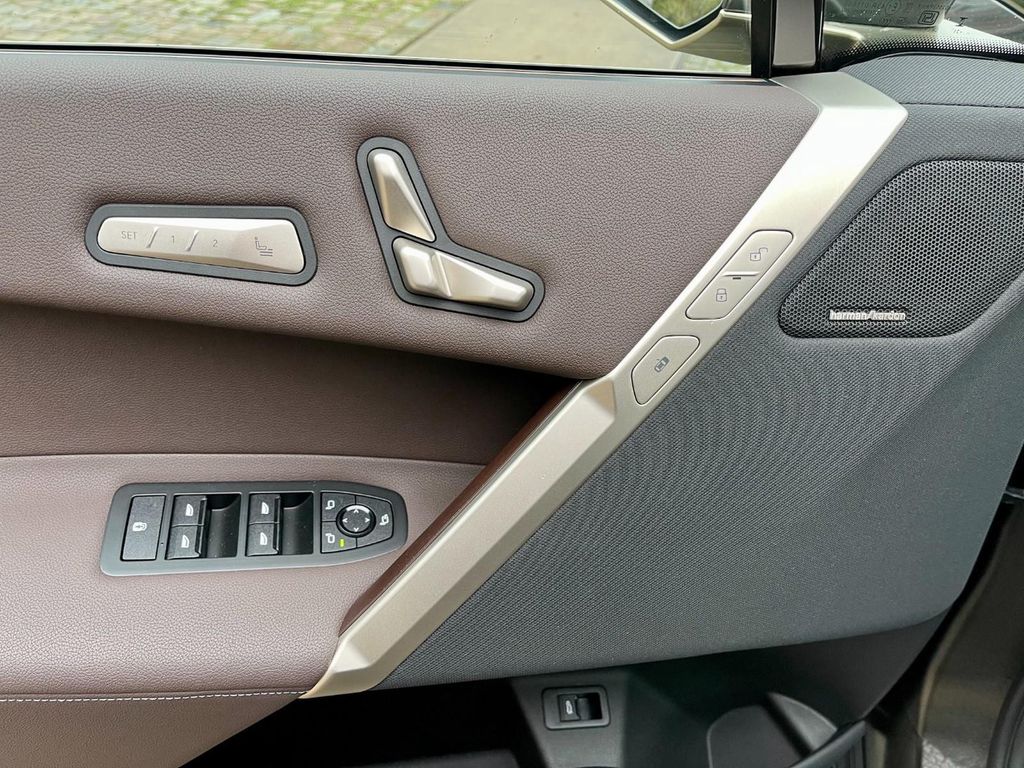 BMW iX - Photo 18