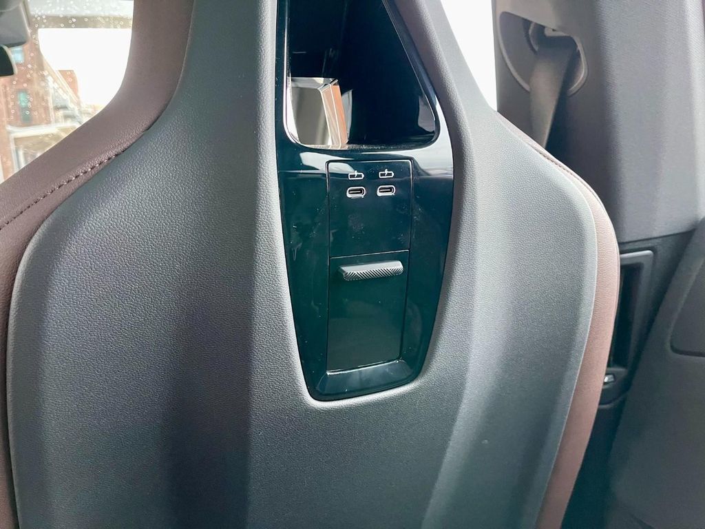 BMW iX - Photo 26