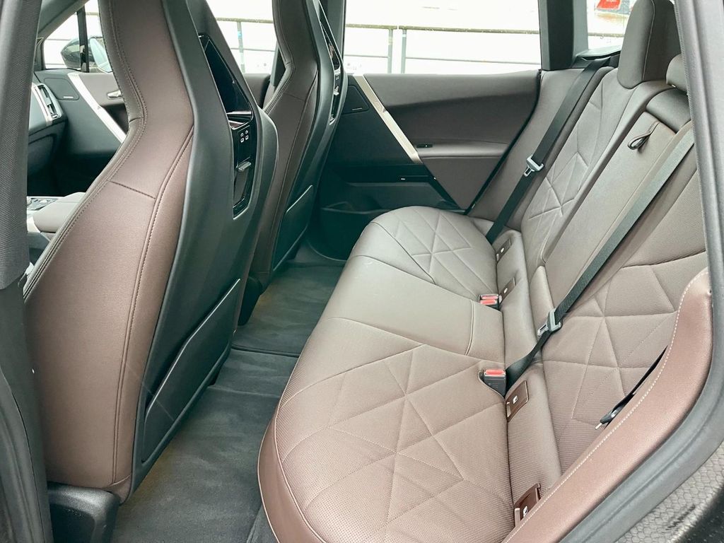 BMW iX - Photo 27