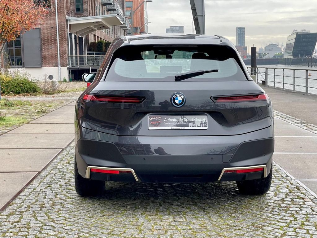 BMW iX - Photo 34