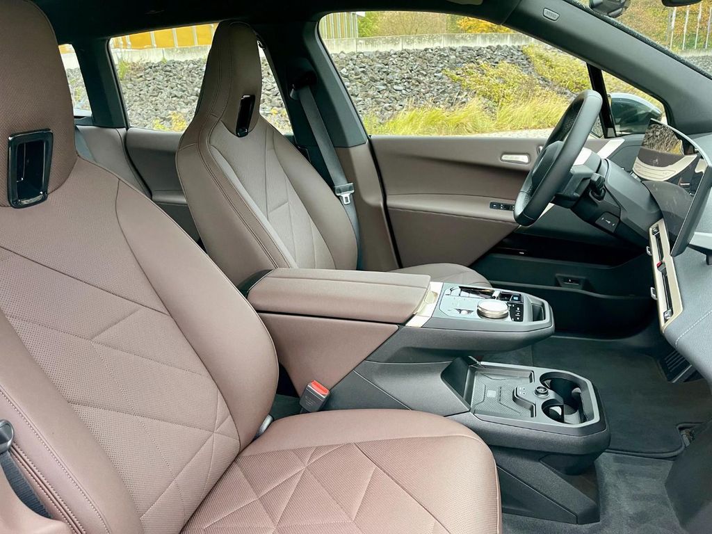 BMW iX - Photo 38