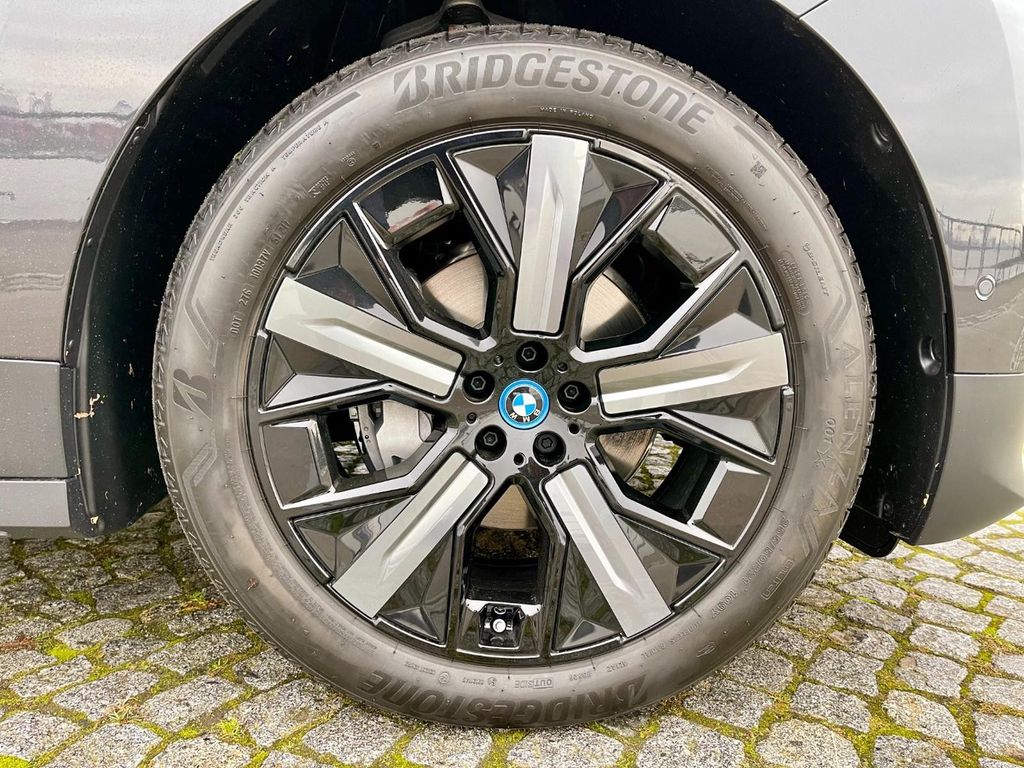 BMW iX - Photo 42