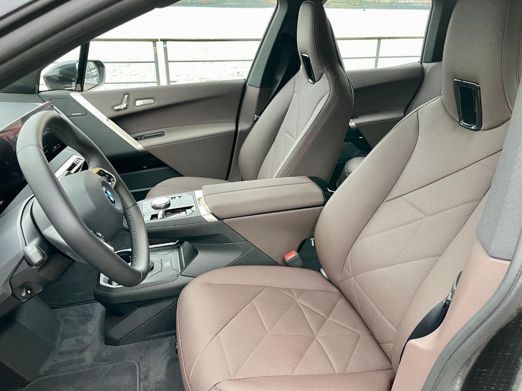 BMW iX - Photo 6