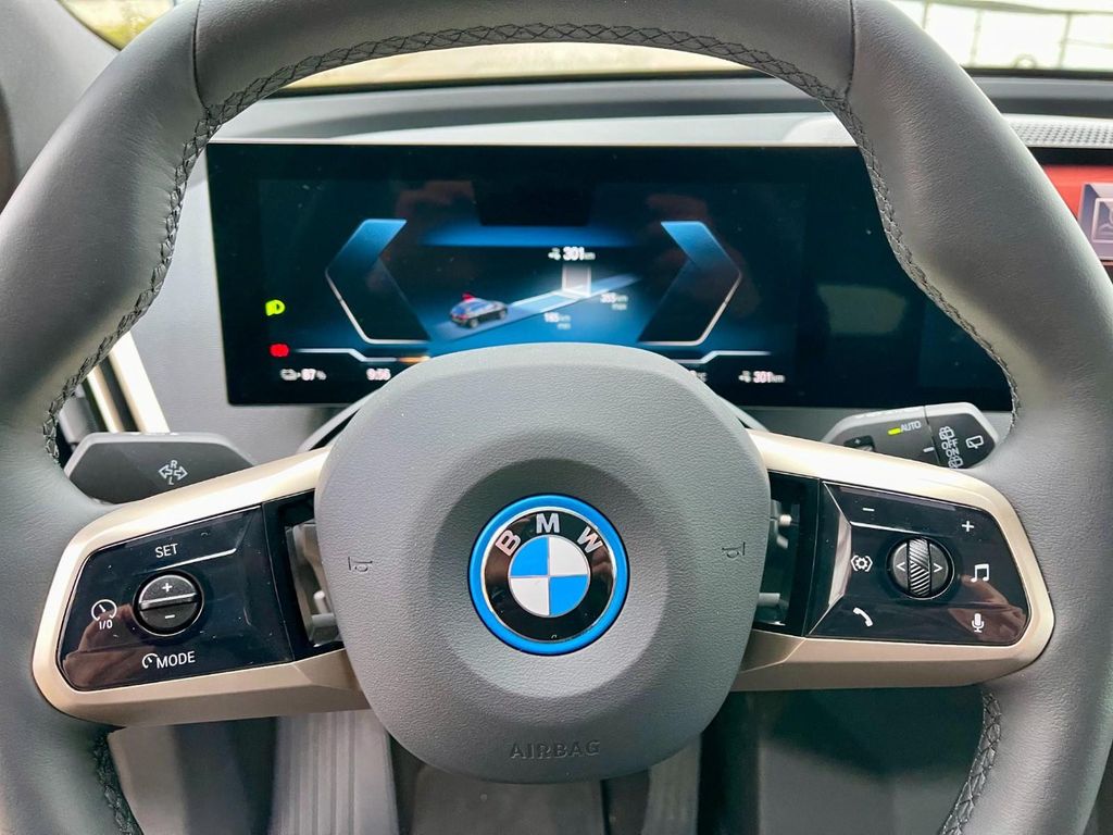 BMW iX - Photo 52