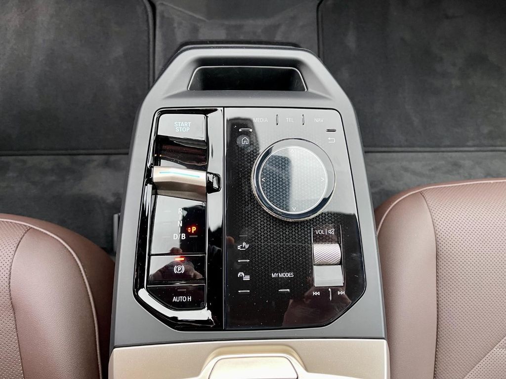 BMW iX - Photo 53