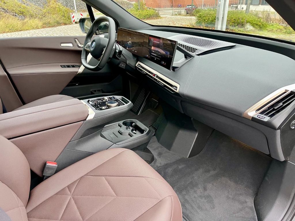 BMW iX - Photo 8