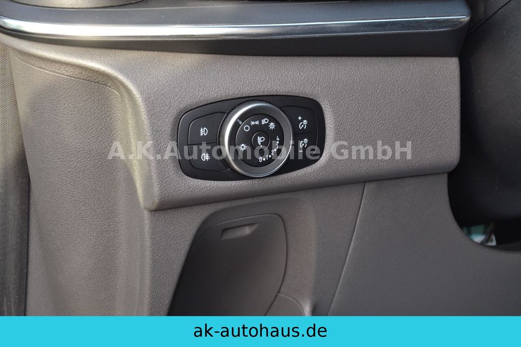 Ford Tourneo Custom - Photo 11