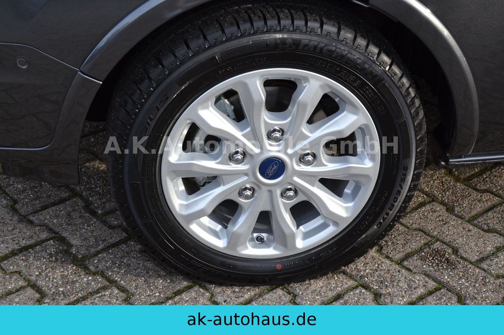 Ford Tourneo Custom - Photo 22