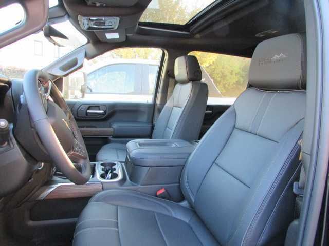 Chevrolet Silverado - Photo 12