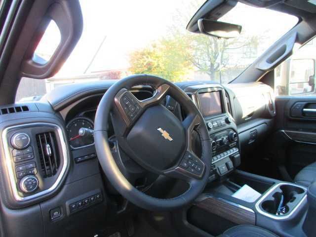 Chevrolet Silverado - Photo 33